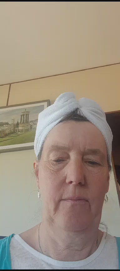 A Tasmanian Soap Farm customer giving a review of the 'one' shampoo and conditioner in one.